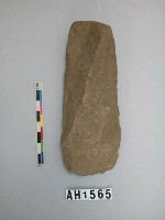 藏品(中長條形打製石斧)的圖片